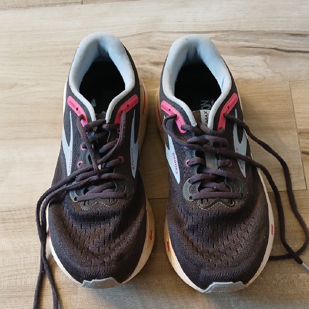 Brooks Women's Sneakers in Brown and Pink